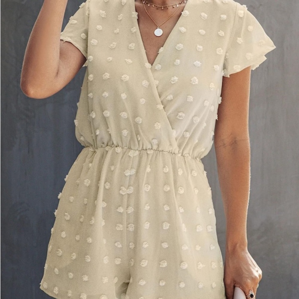 Brand New Francesca’s Collection Ivory Dot Romper Size Large - Picture 3 of 3